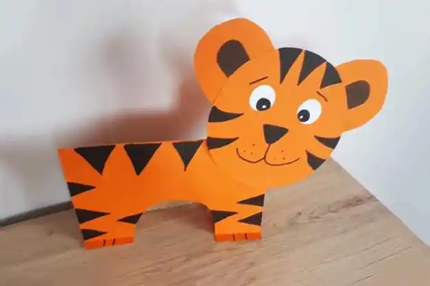 幼儿园新年手工小制作:简单剪纸贴画小老虎(步骤图解)10