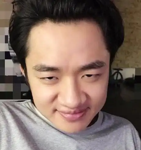 王祖蓝秀神技 单眼皮变双眼皮网友调侃容嬷嬷变身葫芦娃