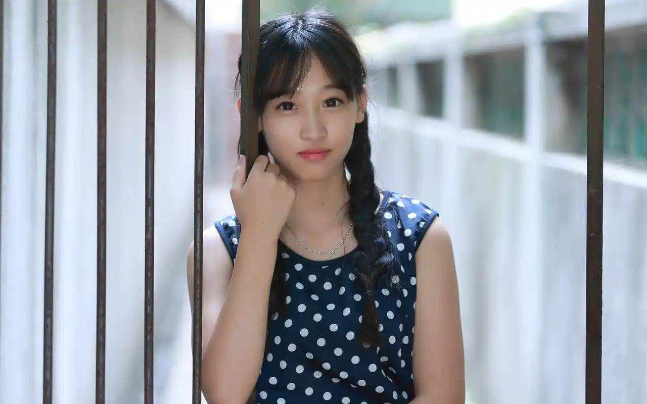 清纯甜美邻家女孩高清写真电脑桌面壁纸
