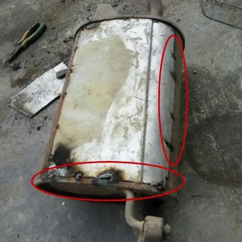 汽车损坏的消音器本来应该更换,汽修师傅却帮车主把它维修好了!