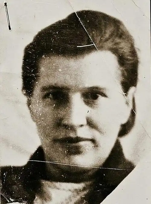 1942年年初,有个22岁的姑娘来到了这座城市,她叫安东尼娜,也叫托尼亚