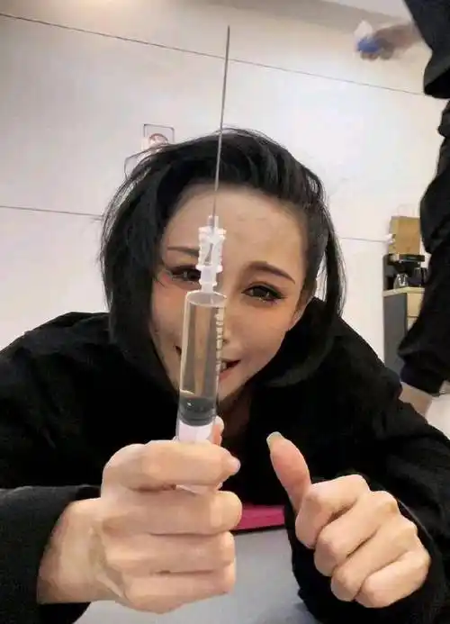 朱洁静晒照练舞不易,近十厘米针头让人心疼,杨丽萍欣赏她有道理_舞蹈