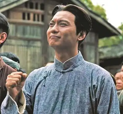 侯京健:演伟人时间跨度长是最大挑战_娱乐频道_中国青年网