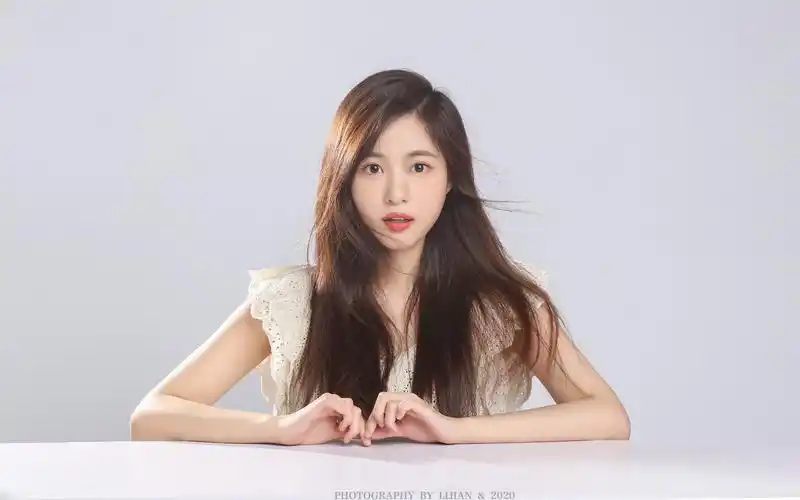 清新美女桌前照拍摄,韩范写真,桌前写真_哔哩哔哩_bilibili