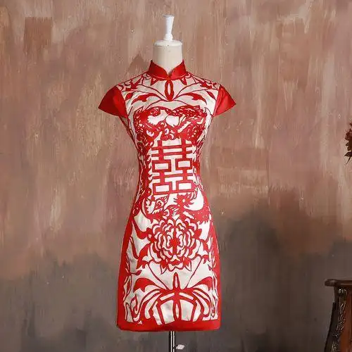 衣服剪影制作本人设计绘制剪纸图样剪制画面绸布套色自行剪裁手工缝制