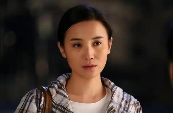 42岁无人敢娶的宋佳已经活成了一个笑话