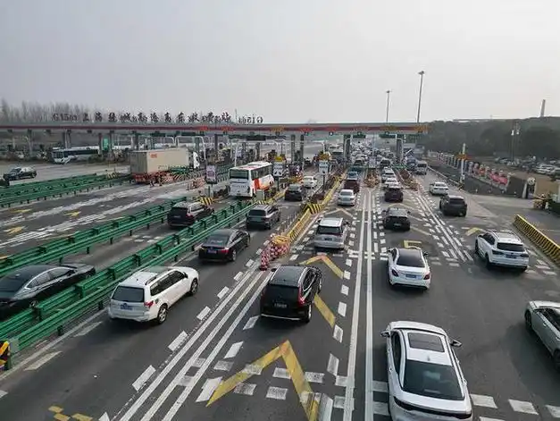 除夕日上海迎来出行高峰g15沈海高速离沪车流量预计同比升25