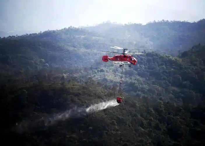广东省举行森林航空消防直升机吊桶灭火及空地配合演练