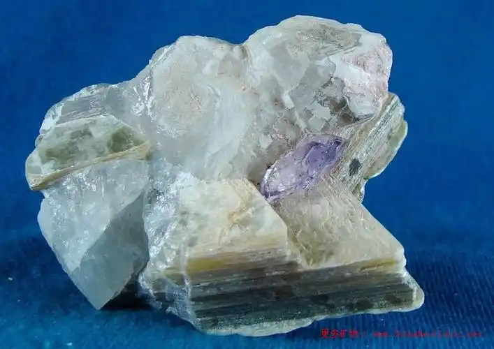 白云母-muscovite-矿物图片-矿物百科-石器时代 - 矿物晶体-矿物标本