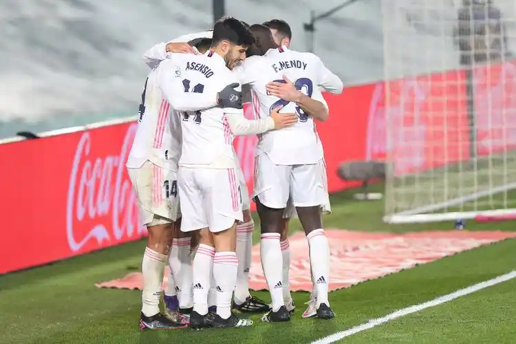 足球——西甲:皇马胜格拉纳达_比赛