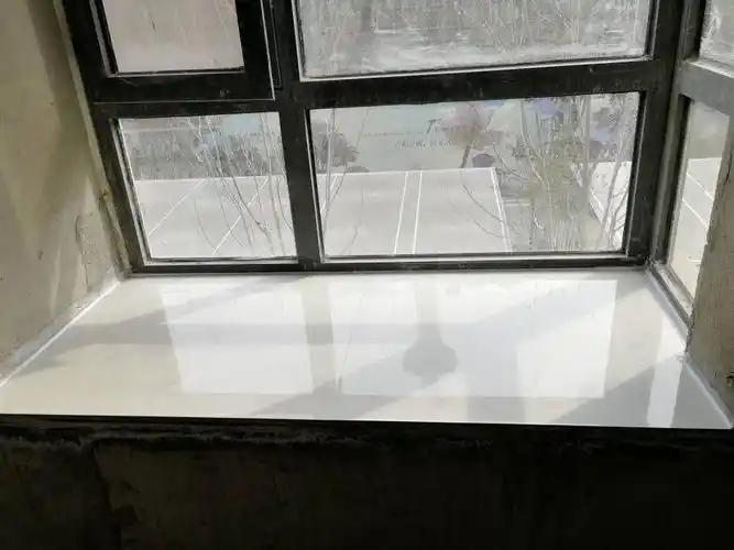 飘窗台,让铺砖工人直接用了地砖,效果可.