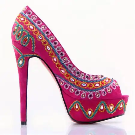 随着物质生活的丰富,鞋子的品牌也不断涌出,各种各样的款式和面料鞋子