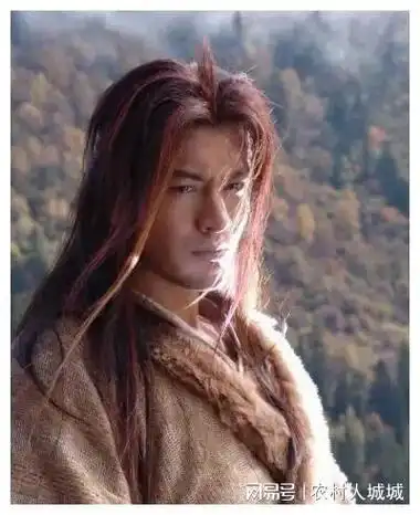 虞书欣拍摄黄晓明,黄晓明瞬间去油,秒变"许文强"