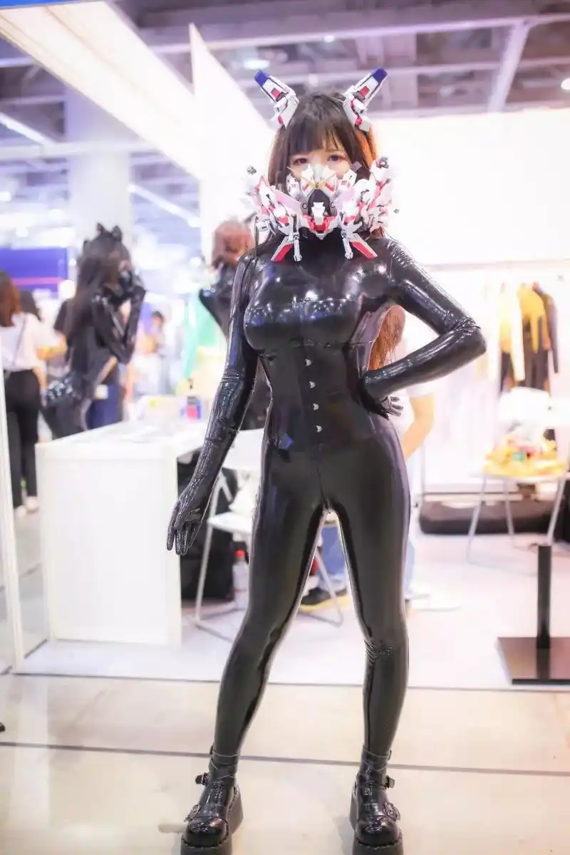 老司机cosplay:抱走莫子胶衣,惊现高颜值完美身材,大爱