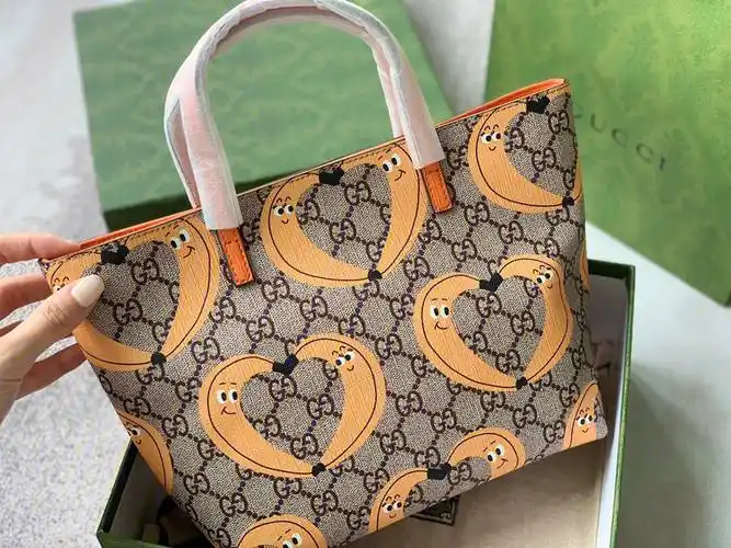 分享可爱的gucci儿童包