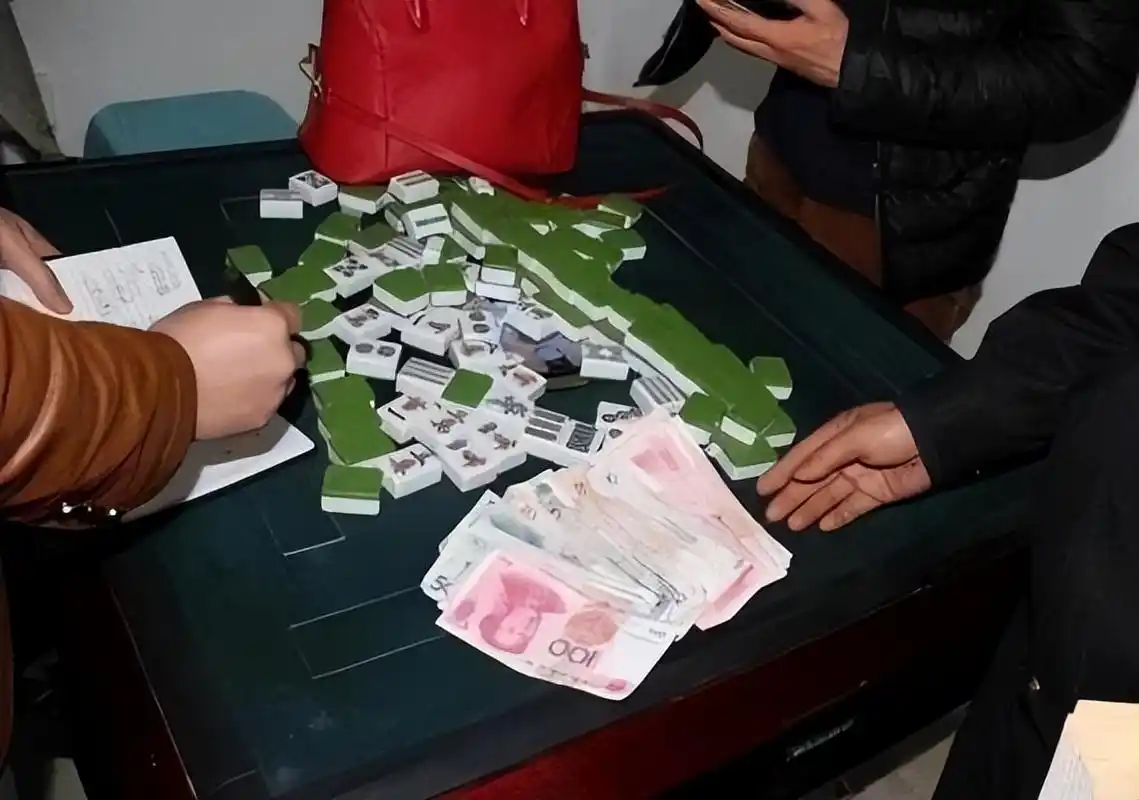 23年屈江被注射死刑,法庭上坚持无罪辩护,押上执行车时嚎啕大哭