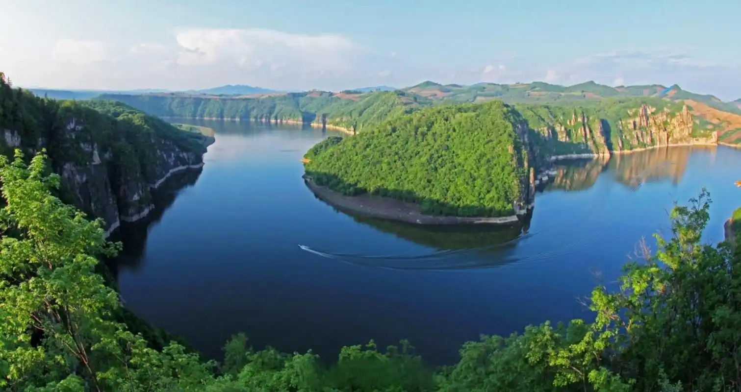 松花江上游似仙境#清爽吉林22℃的夏天 心往长白山,松花江上游.