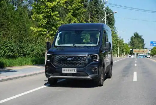 轻客市场新品江铃福特全顺t8上市