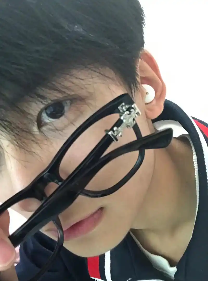 男高中生 趁年轻多拍点照片,以后留着给儿子网恋用 - 抖音