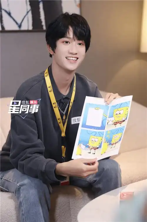 敖子逸回应游戏里猛"打"杨幂 聊荧屏初吻在线破防_娱乐_时候_视频