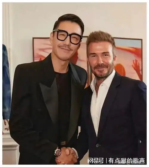 胡兵和贝克汉姆再同框,老友相聚,两人都是不老男神,气场就是强