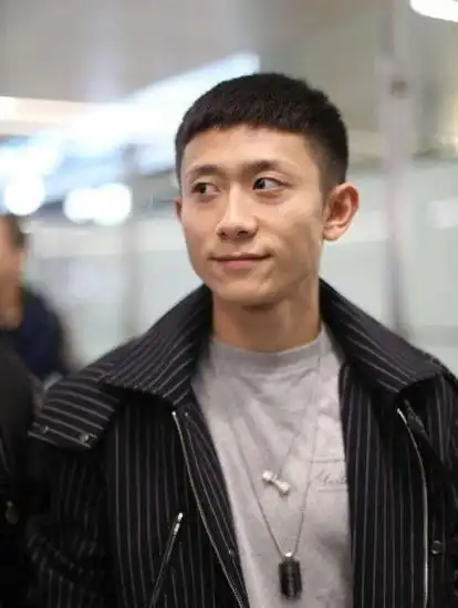 张一山的图片中混入了夏雨,你用几分钟能找出来?