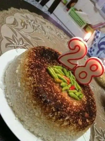 蛋糕不错就是有点不对劲哥们你就真的这样穷吗