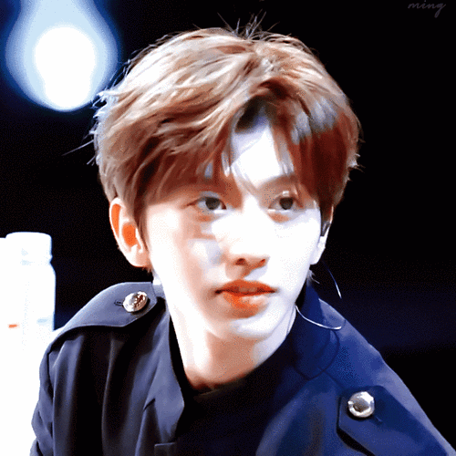 蔡徐坤 好温柔啊 在发光[送花花]