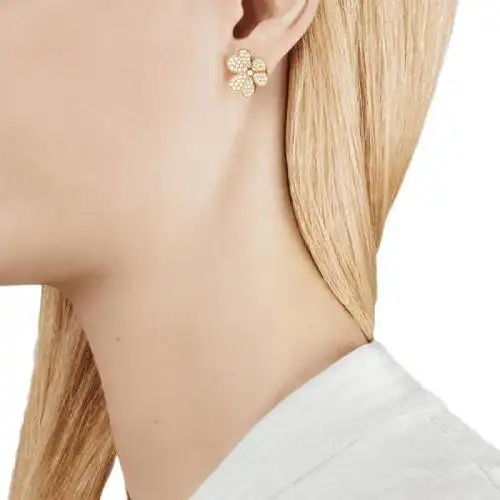 梵克雅宝经典frivole系列18k金金镶嵌钻石满钻三瓣花朵小号耳环vcar