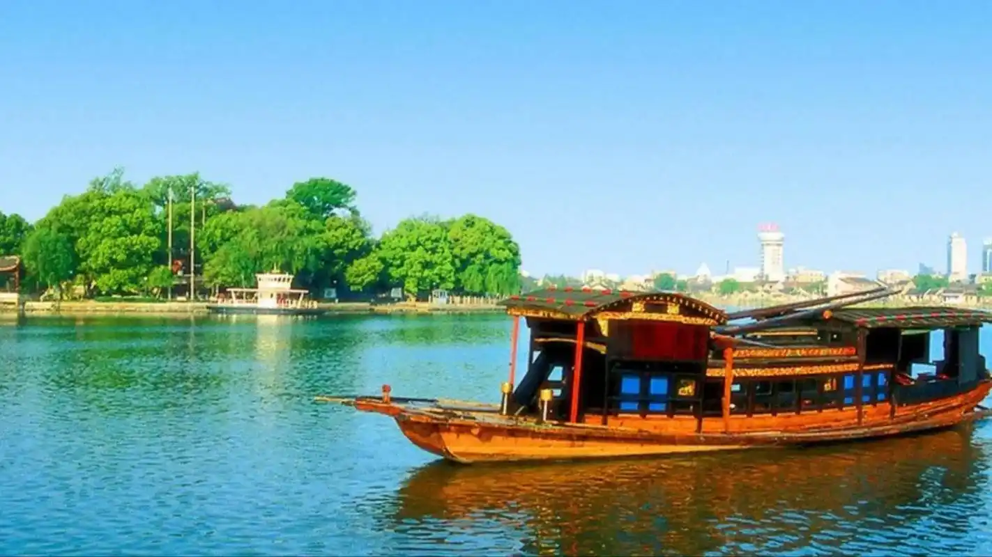 红船故事(凭阑人·邵享贞体) 文/鹭汀居士:  华夏山河风雨狂.