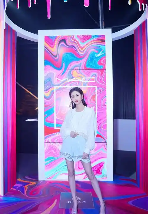 新晋长腿女神陈钰琪,一身少女装美得出众,网友:心动的感觉_气质_穿戴