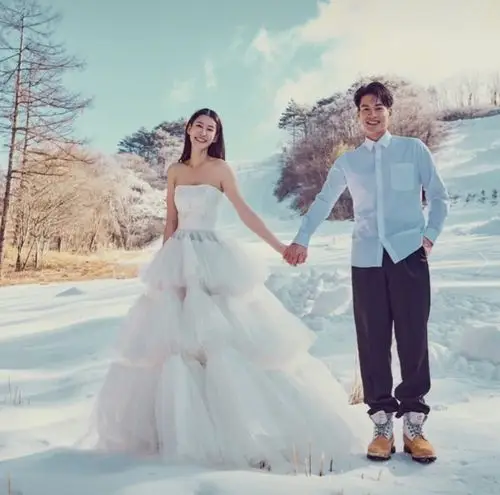 许孟哲升格当爸,辣妻曝女宝正面:欢迎抽号码牌