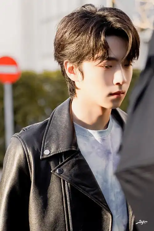 张嘉元成团出道一周年快乐