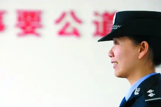 反扒女警怀孕5个月 贴身跟踪扒窃团伙