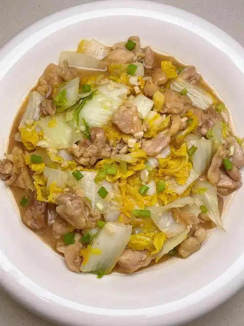 娃娃菜切块,葱花蒜末多准备点![火r]少油葱花蒜末爆