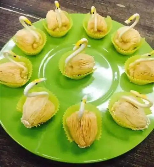 2,自选点心:天鹅酥.