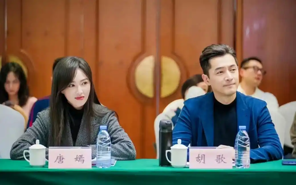 胡歌唐嫣再同框,网友直呼:他俩cp感好强,双双出来营业,绝配啊