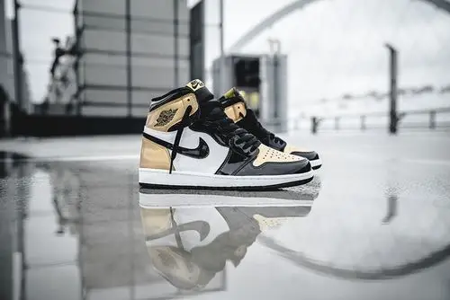 现货已到airjordan1goldtoeaj1黑白金黑金脚趾特价