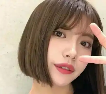 这5款短发"头发多"的女生留超好看!_发型_显得_卷发