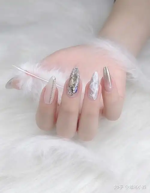 下来,我们在做指甲的时候,肯定会就是特别纠结于款式和颜色.
