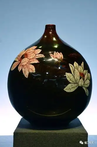 来源:非遗中华 精 品 推 20*20加框晕金漆画  (樱花) 文章采编自福工