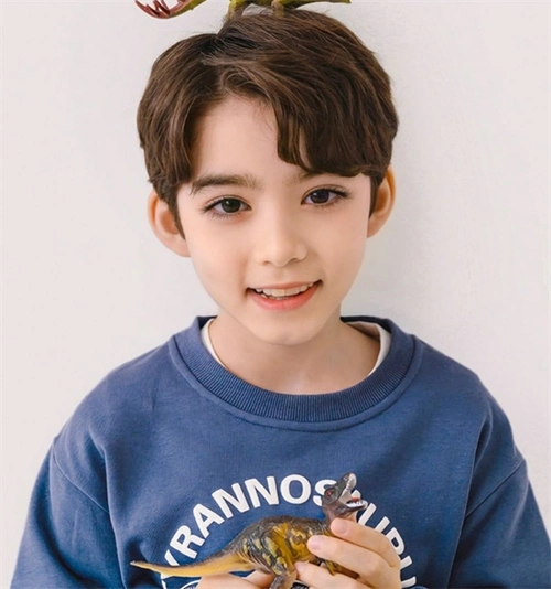 5-10岁小男孩发型 打造帅气小潮童_儿童发型 - 美发站