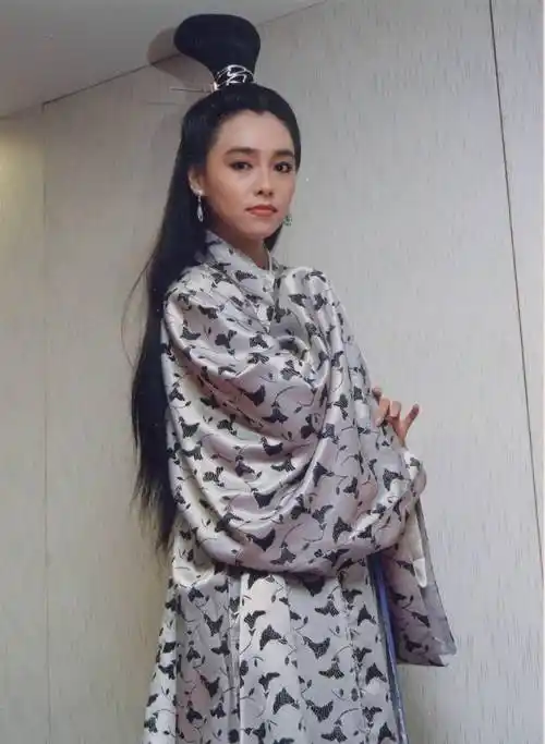 与张国荣配对美到被封神仙姐姐 女星秘嫁富商生出神仙女儿_朱宝意