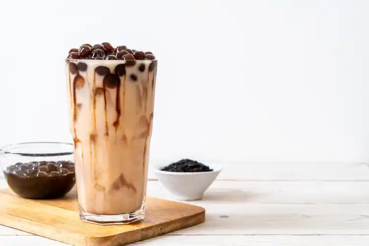 初代奶茶1点点否认倒闭2年多关店近千家新茶饮围堵下苦寻突围路