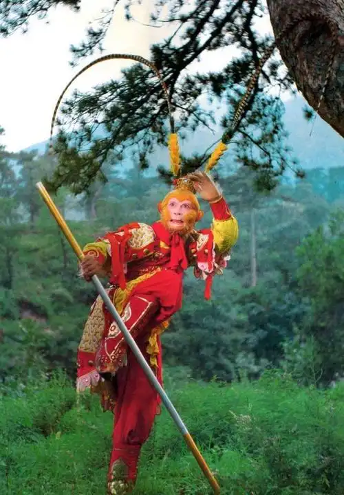 《西游记》中关羽见到孙悟空低头哈腰,但关羽的刀在《北游记》中就能