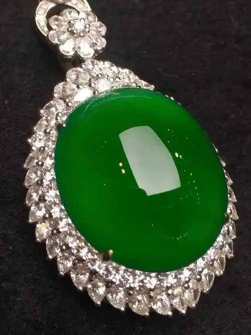 帝王绿鸽子蛋吊坠