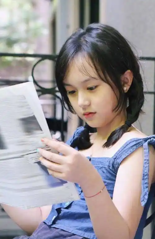 原创还记得最美童星小芈月吗如今10岁就穿炫腹装服了这勇气