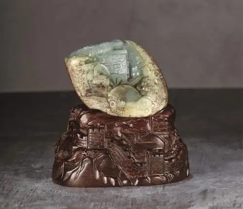 王清 新疆和田玉籽料问鼎天下锦灰堆