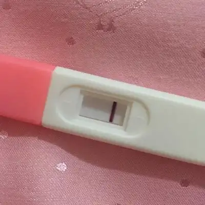 我想请问昨晚我用验孕棒验了两次都是一深一浅 我怕咋胡 早上用晨尿验