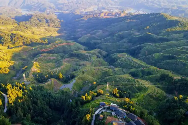 看贵州从江大山深处群山梯田及都柳江美景聆听一首千年侗歌